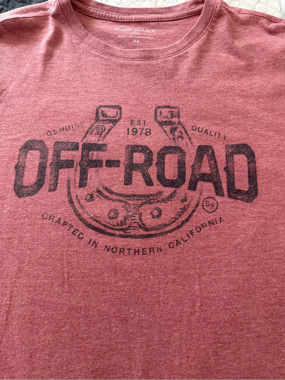Banana Republic Off-Road Graphic T-Shirt XL Vintage Style Rose Pink